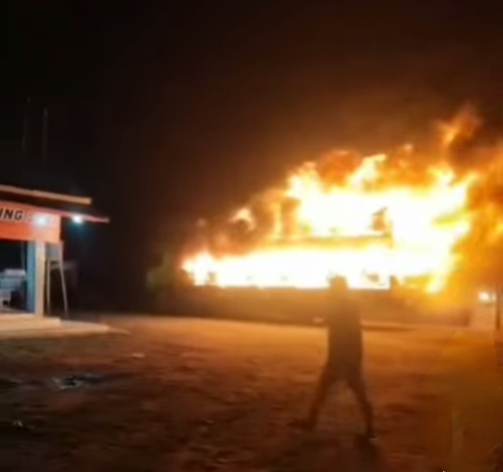 Truk Bermuatan 46 Motor Terbakar di Labuhanbatu Selatan, Sempat Melaju dalam Kobaran Api