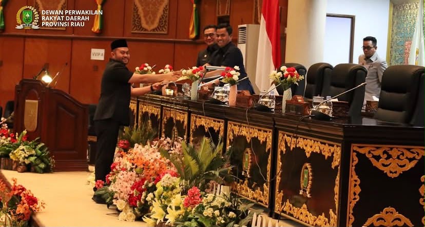 Rapat Paripurna DPRD Riau Matangkan Ranperda Investasi hingga Lingkungan