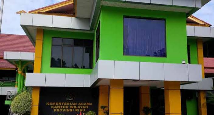 Bahaya, Kakanwil Kemenag Riau Beri Proyek  Pekerjaan Administrasi pada Orang Luar