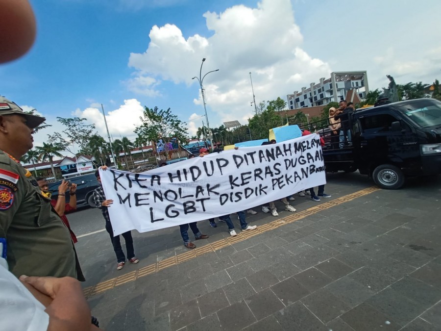 Oknum Kabid di Disdik Pekanbaru Diduga  Pelaku LGBT, Mahasiswa Demo