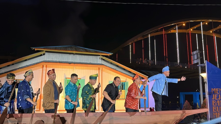 Promosikan Budaya Melayu, Walikota Pekanbaru dan Sejumlah Kepala OPD Ikut Pacu Jalur