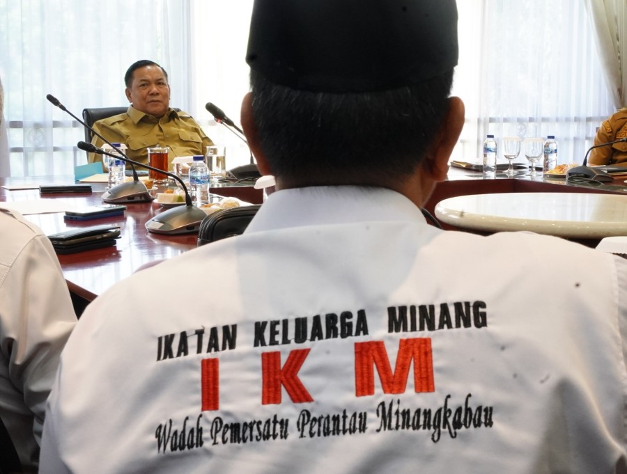 Plt Gubri SF Hariyanto Dukung Penuh Agenda Pelantikan dan Bakti Sosial IKM Riau