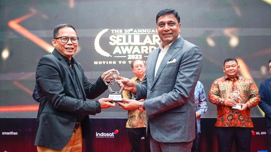Bawa Indosat Tumbuh Lebih Baik,  Vikram Sinha Meraih CEO of The Year 2023