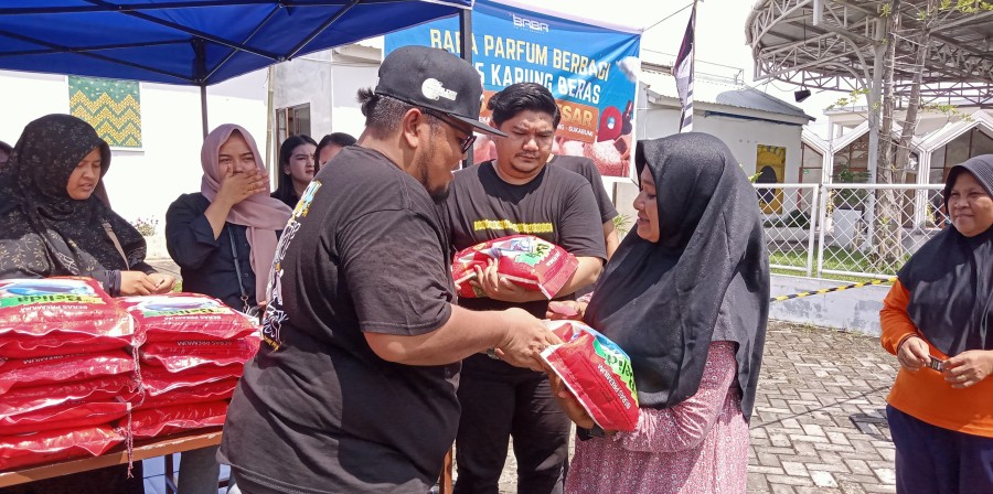 Baba Parfum Indonesia Tutup Tahun 2024 dengan Berbagi 2025 Karung Beras