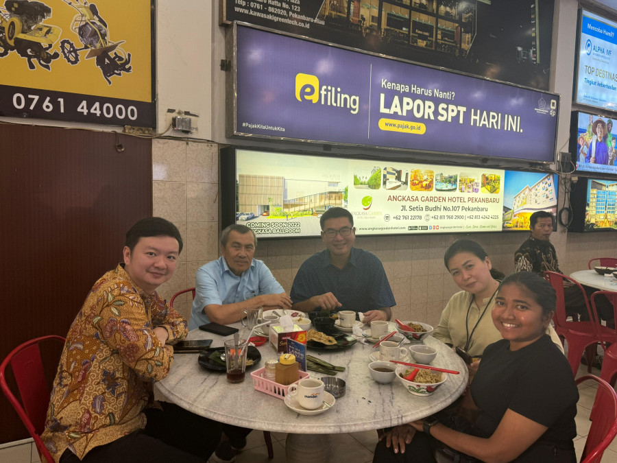 Konjen Singapore Bahas Peluang Investasi dengan Syamsuar