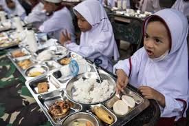 Hari Ini Sebanyak 3.306 Siswa di Pekanbaru Terima Makan Bergizi Gratis