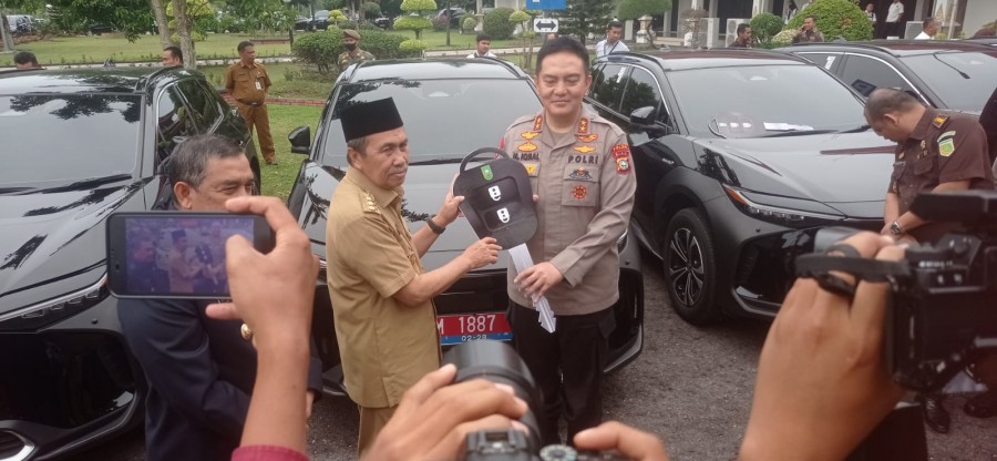 Mewah! Pejabat Riau Menerima Mobil Listrik Seharga Rp1,3 Miliar