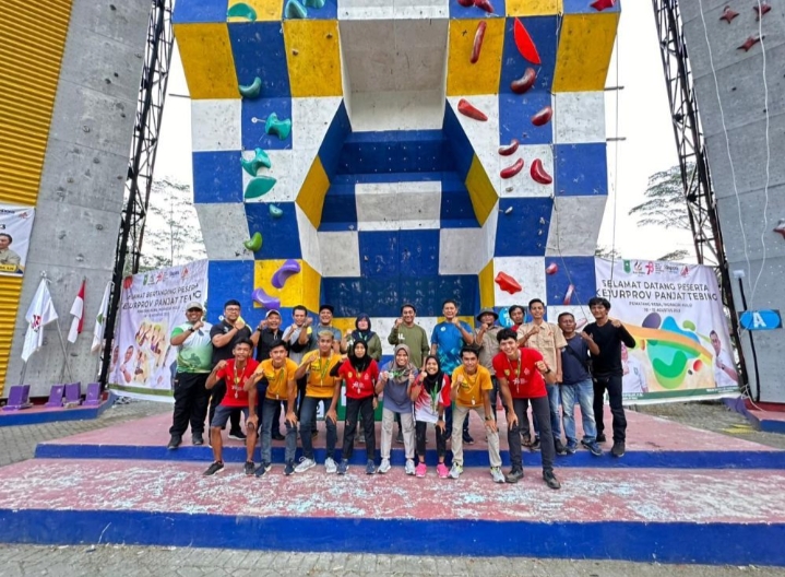 FPTI Riau Siap Ikuti Babak Kualifikasi PON Panjat Tebing 2023 di Semaran