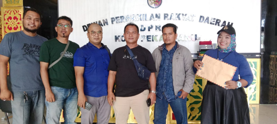 Tak Ditanggapi Lurah, Warga Rejosari Laporkan Ketua RT 02 ke DPRD Pekanbaru