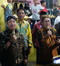 Saksikan Wayang Kulit, Gubri Dukung Masyarakat Lestarikan Budaya