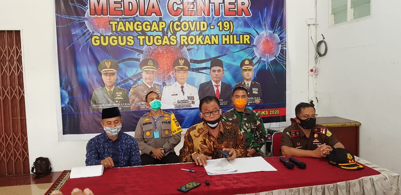 Bupati Suyatno Minta Pedagang dan Pembeli Pakai Masker