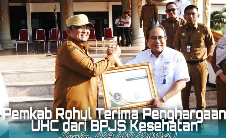 Pemkab Rohul Terima Penghargaan UHC dari BPJS kesehatan Wilayah II