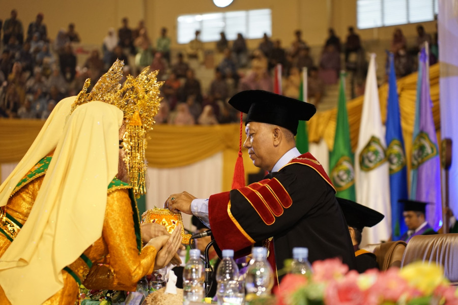 Wisudawan UIR Periode III 2023 Langsung Terima Ijazah di Hari yang Sama