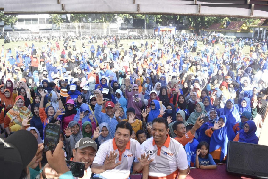 Achmad Gabung Senam Sehat di Lapangan Bukit Senapelan, 