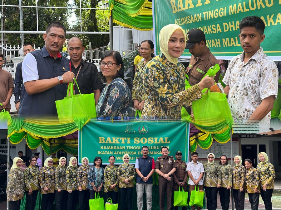 Kejati dan IAD Wilayah Maluku Gelar Bakti Sosial dan Pasar Murah