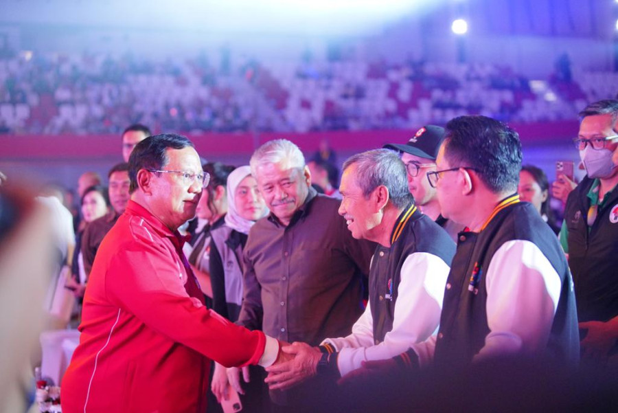 Unik, Menhan Prabowo Wakili Presiden Serahkan Penghargaan Olahraga pada Gubri Syamsuar