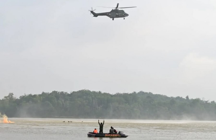 Pilot Pesawat Tempur Eject Darurat, Tim SAR Lanud Rsn Lakukan Penyelematan