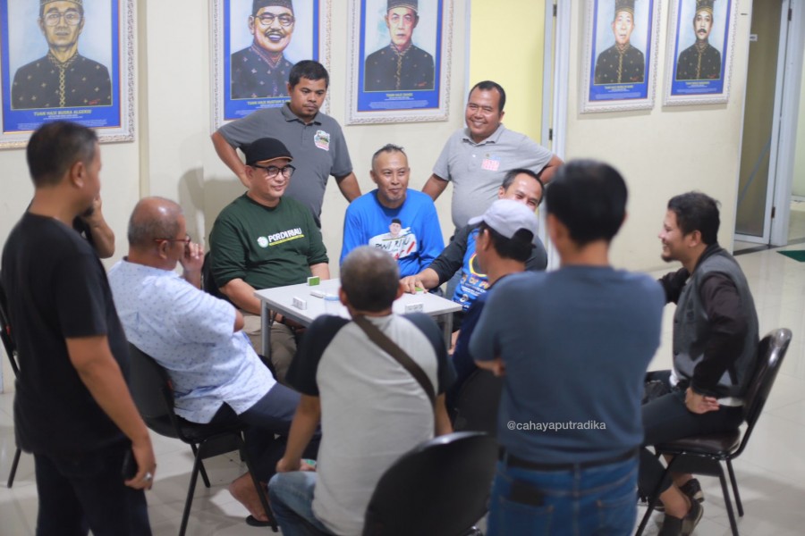 Pasangan Zulmansyah dan Raja Isyam Juara Turnamen Domino HPN 2023 PWI Riau