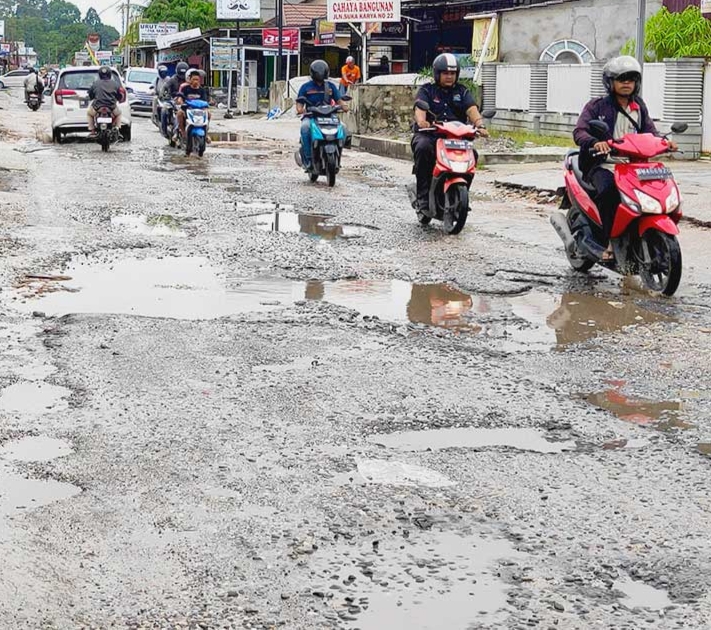 Pj Wako Sebut Anggaran Terbatas Kendala Perbaiki Jalan di Pekanbaru