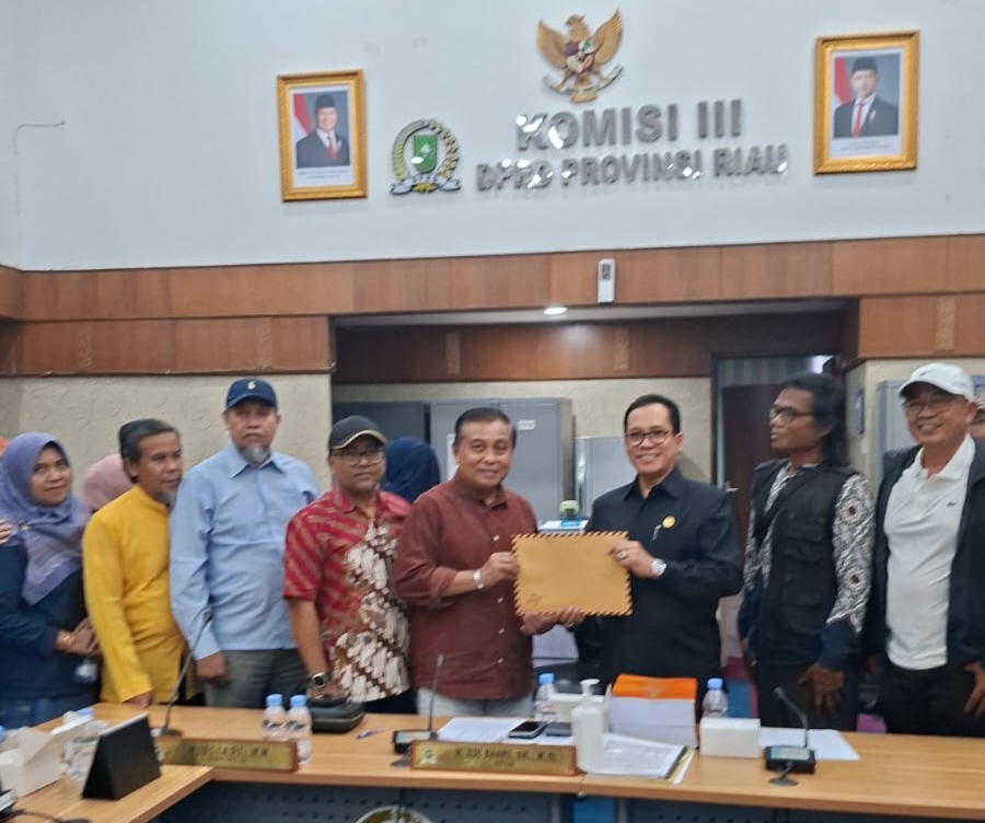 Eks Karyawan Riau Pos Group Mengadu ke Komisi III DPRD Riau, EB : RPG Harus Bayar Hak