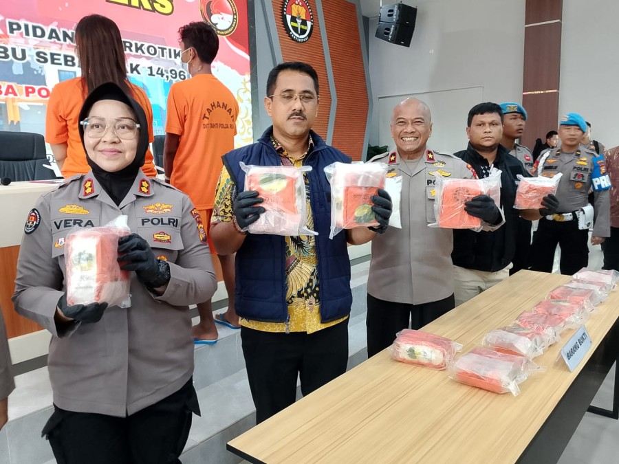 Terlibat Peredaran 15 Kg Sabu, Sepasang Kekasih Diciduk Polda Riau di Pekanbaru