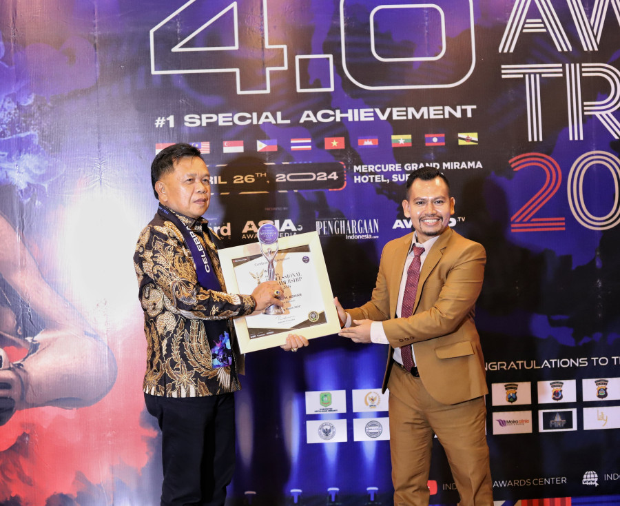 Plt Bupati Asmar Terima Penghargaan Most Inspiring Figure 2024