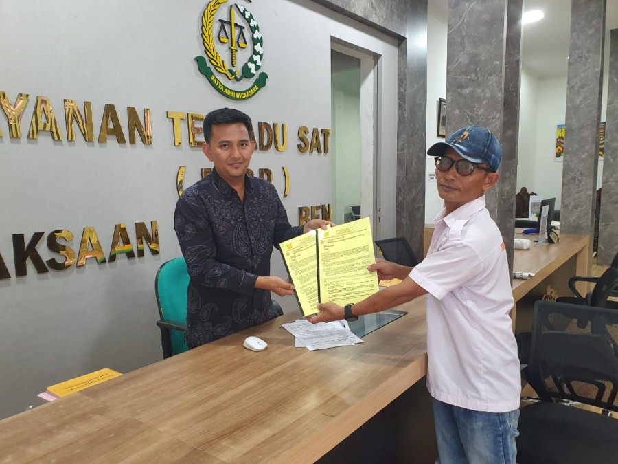 DPD Tamperak Laporkan Dugaan Korupsi Tunda Bayar ADD 2017 ke Kejari Bengkalis