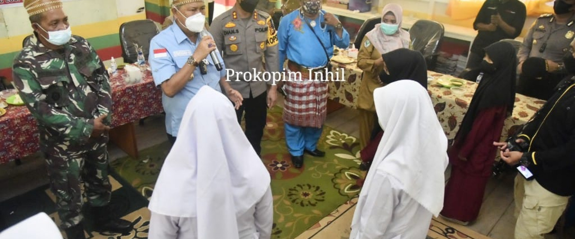 Wabup Inhil H.Syamsudin Uti Tinjau Kegiatan Vaksinasi Pelajar di Tembilahan Hulu
