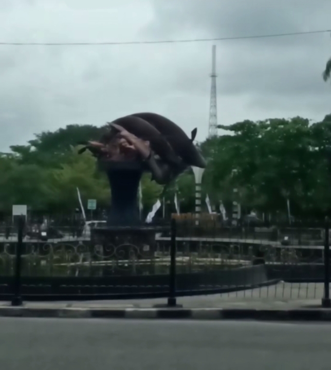 Ikon Kota Pekanbaru Tugu Ikan Selain Patah