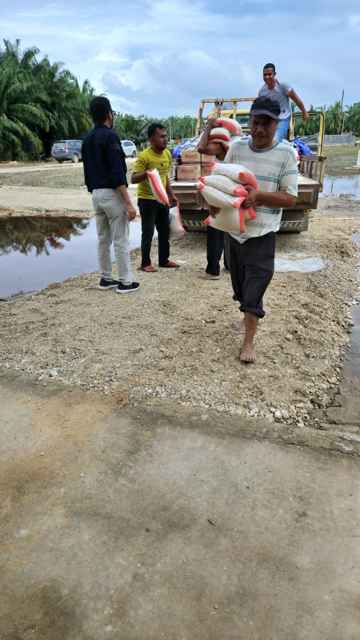 PT Wahanakarsa Swandiri Beri 2.000 Paket Sembako pada Korban Banjir