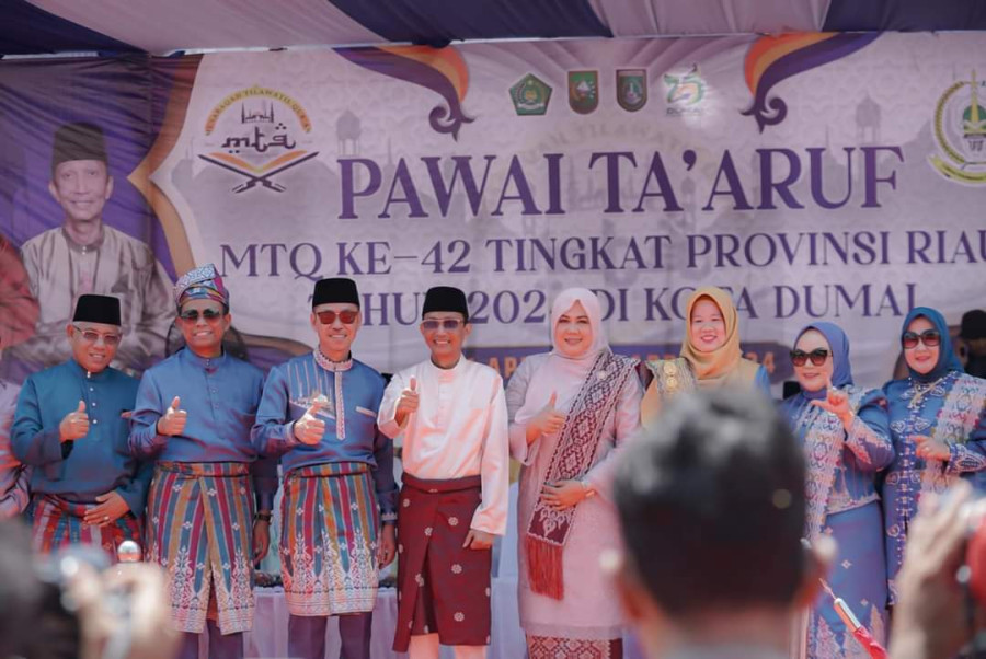 Tampil Memukau, Peserta Pawai Ta'aruf Rohil Tampilkan Ratib Togak dan Kompang Silat