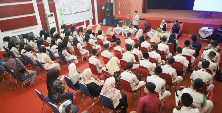 Wakil Ketua DPRD Riau Ahmad Tarmizi Ajak Pelajar Jadi Penulis yang Berintegritas