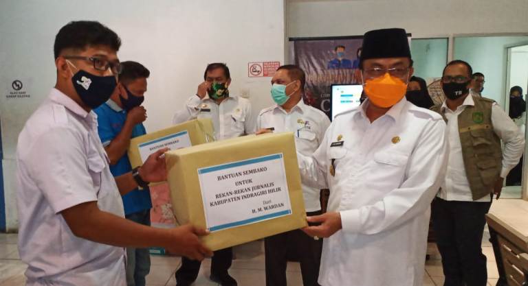  Sambut Ramadhan, Bupati Wardan Berikan Bantuan Kepada PWI Inhil