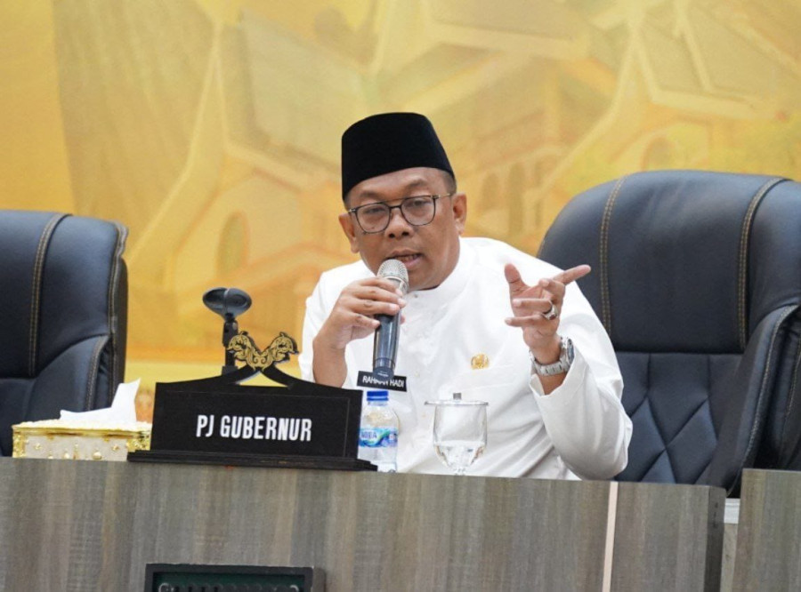Pj Gubri Terbitkan Surat Gubernur soal Penetapan Upah Minimum 2025