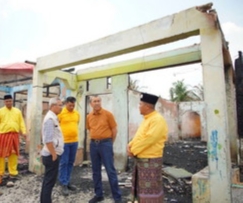 Gubri Tinjau Kebakaran yang Hanguskan 30 Rumah di Pujud Selatan