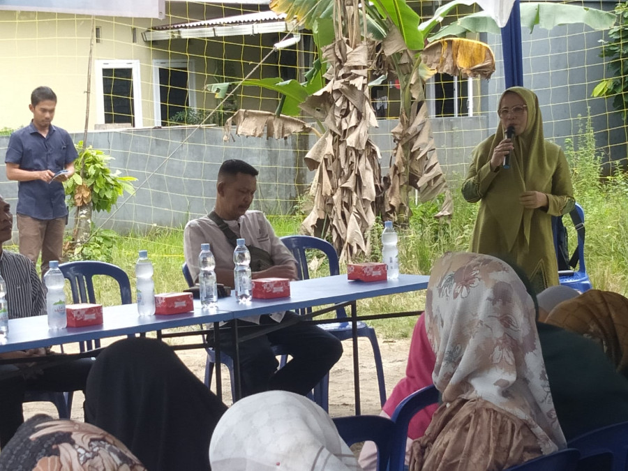 Ade Hartati Sosialisasi Pemanfaatan Bantuan Pemerintah pada Warga