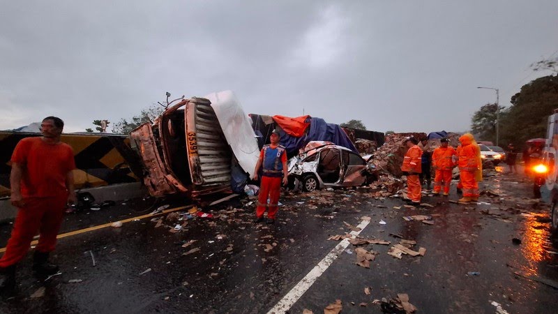 Korban Kecelakaan Beruntun di Tol Cipularang Capai 29 Orang