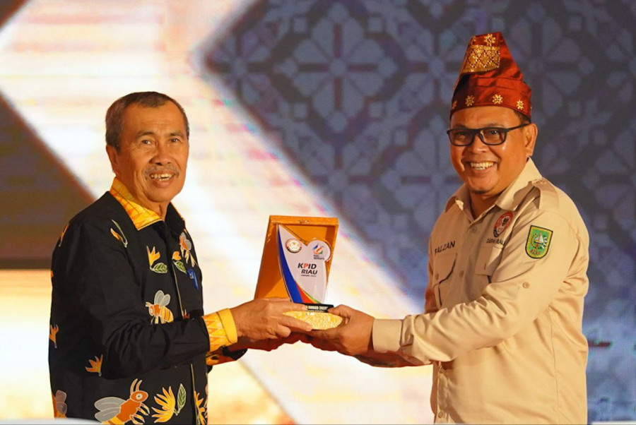 Gubri Dinobatkan Jadi Tokoh Inspiratif Penyiaran KPID Riau Award 2023