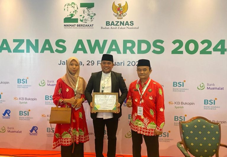 Bupati Zukri Terima  BAZNAS Award 2024 Kategori Pengelolaan Zakat Terbaik