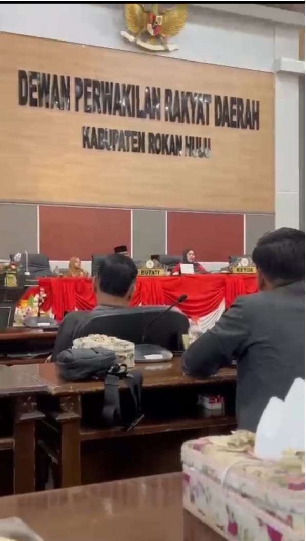 Rapat Paripurna DPRD Tetapkan Anton-Syafaruddin Bupati dan Wakil Bupati Rohul 2025-2030