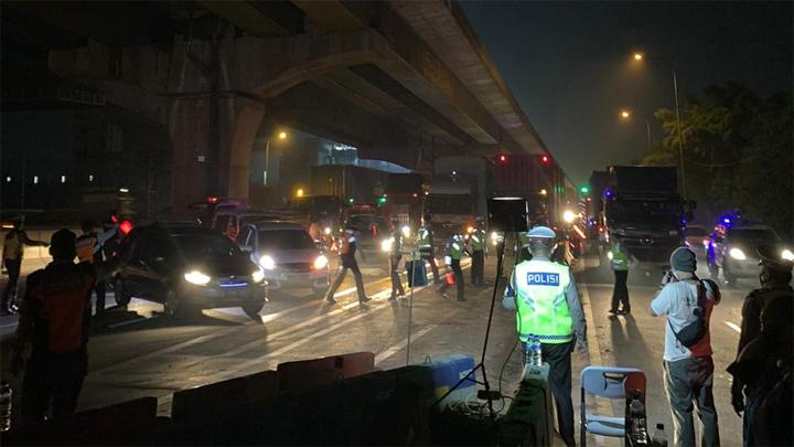 Hari Pertama Pelarangan Mudik, Mobil Pribadi Diminta Putar Arah 