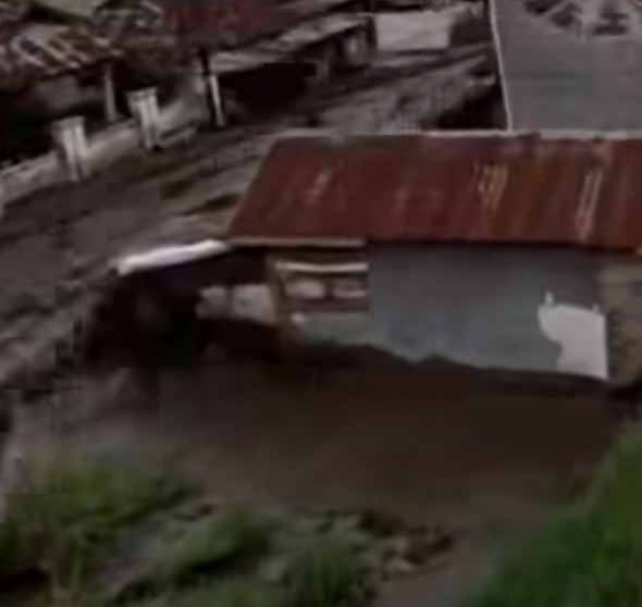 Banjir Lahar Dingin di Bukit Batabuh, 3 Rumah Hanyut, 31 Jiwa Mengungsi