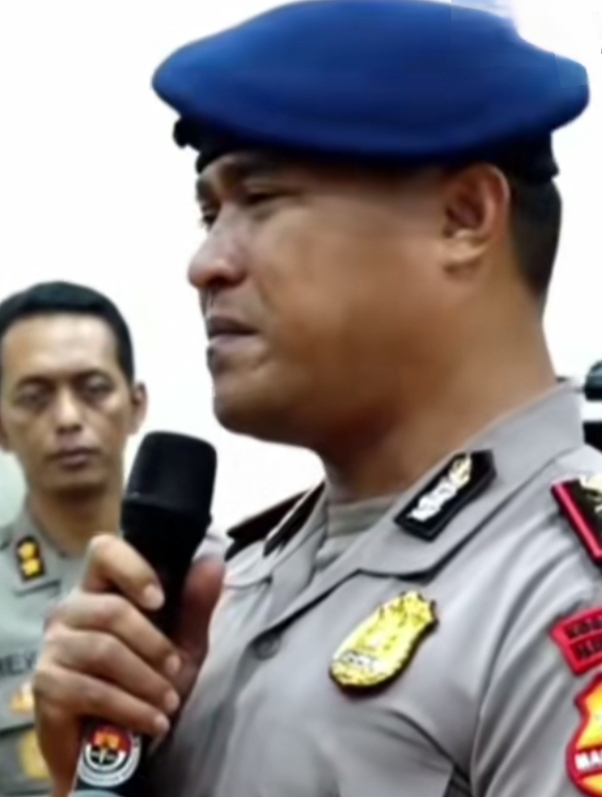 Kompol Cosmas Menangis Dijatuhi PTDH, Sebut Tak Sadar Lindas Ojol
