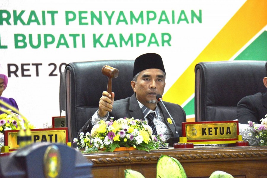 Bupati Kampar Ahmad Yuzar Sampaikan Visi-Misi dalam Rapat Paripurna Istimewa