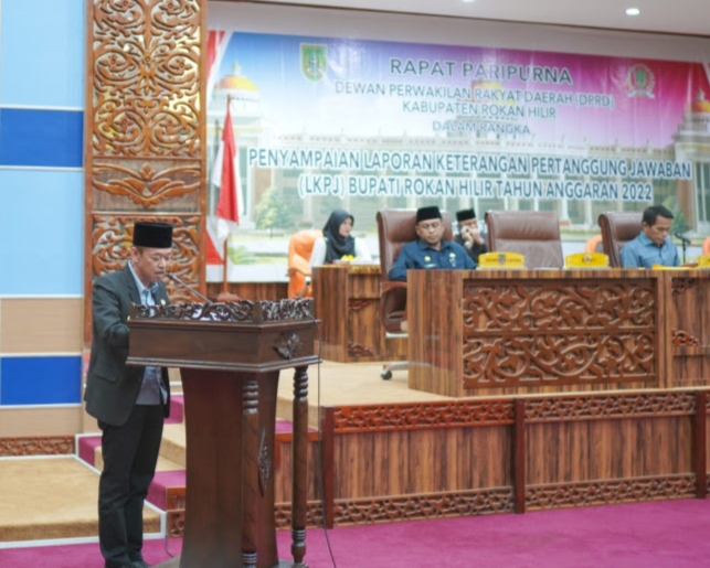 Bupati Rohil Afrizal Sintong Sampaikan LKPJ 2022