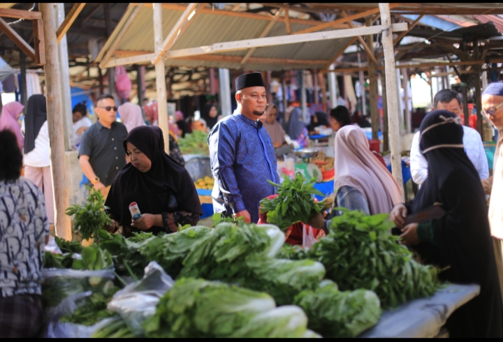 Blusukan ke Pasar Kampung Buantan Baru, Cawabup Syamsurizal Serap Aspirasi Pedagang