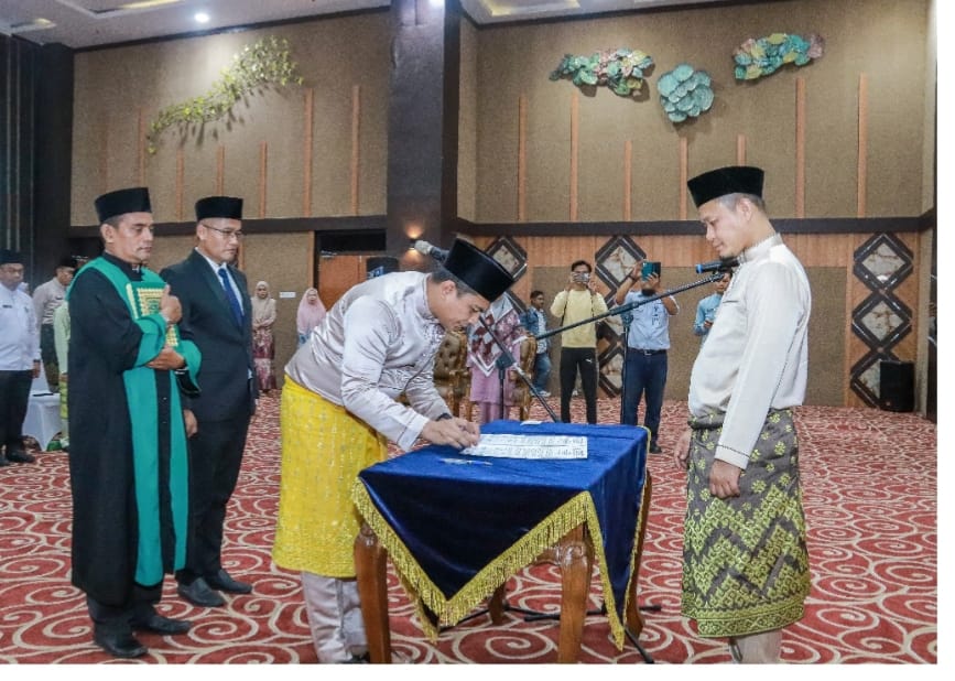 Lantik Direktur PT SPP, Waikota Minta BUMD Semakin Baik dan Maju