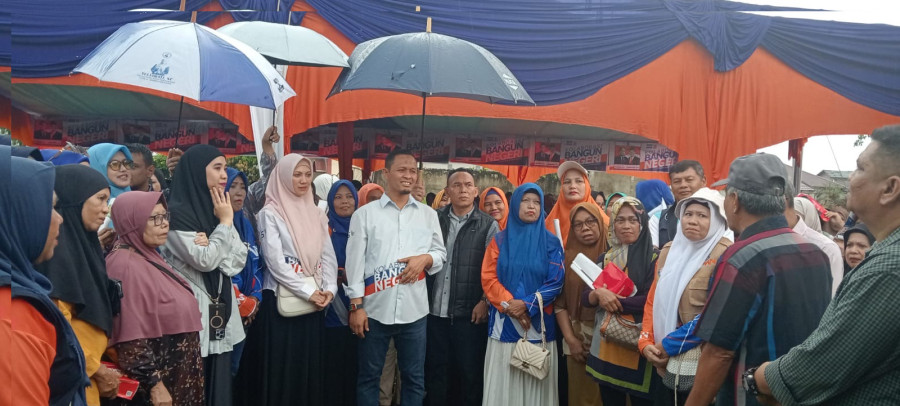 Diguyur Hujan Deras, Warga Tangkerang Barat Tetap Ikut Kampanye AMAn