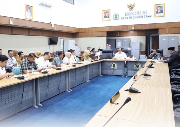 RDP Komisi III DPRD Riau Bahas Pengawasan Leasing dan Potensi PAD