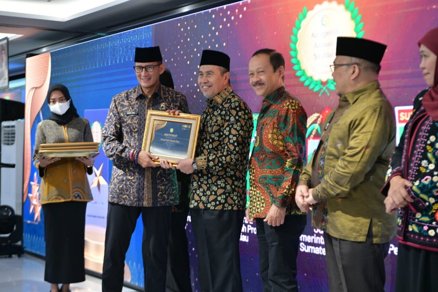 Gubri Syamsuar Sabet Enam Kategori Anugerah Adinata Syari'ah 2023